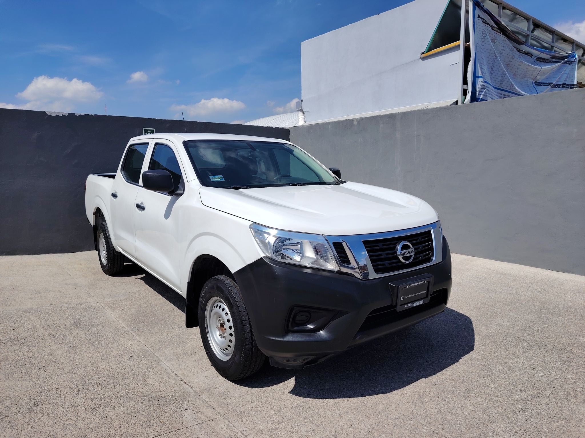 2020 Nissan NP300 2.4 Doble Cabina Se Aa Pack Seg Mt