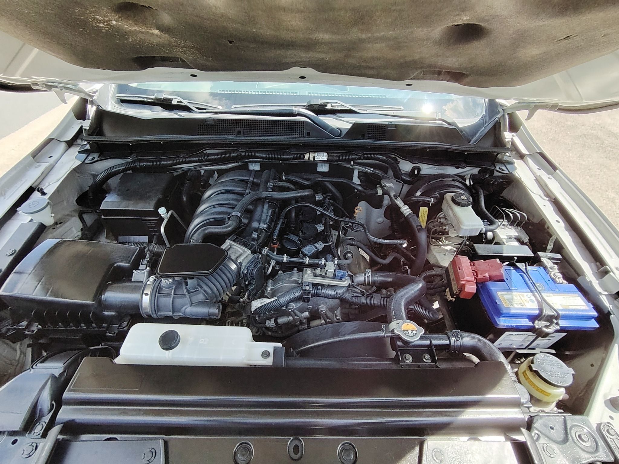 2020 Nissan NP300 2.4 Doble Cabina Se Aa Pack Seg Mt