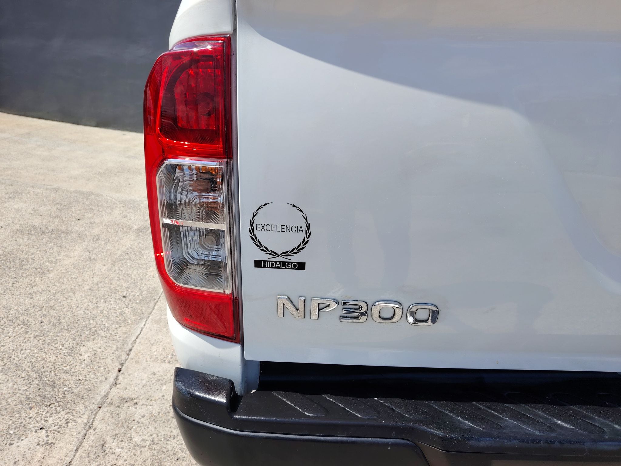 2020 Nissan NP300 2.4 Doble Cabina Se Aa Pack Seg Mt
