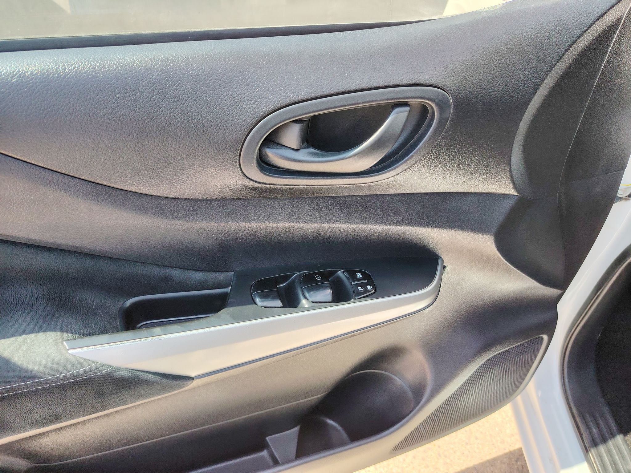 2020 Nissan NP300 2.4 Doble Cabina Se Aa Pack Seg Mt