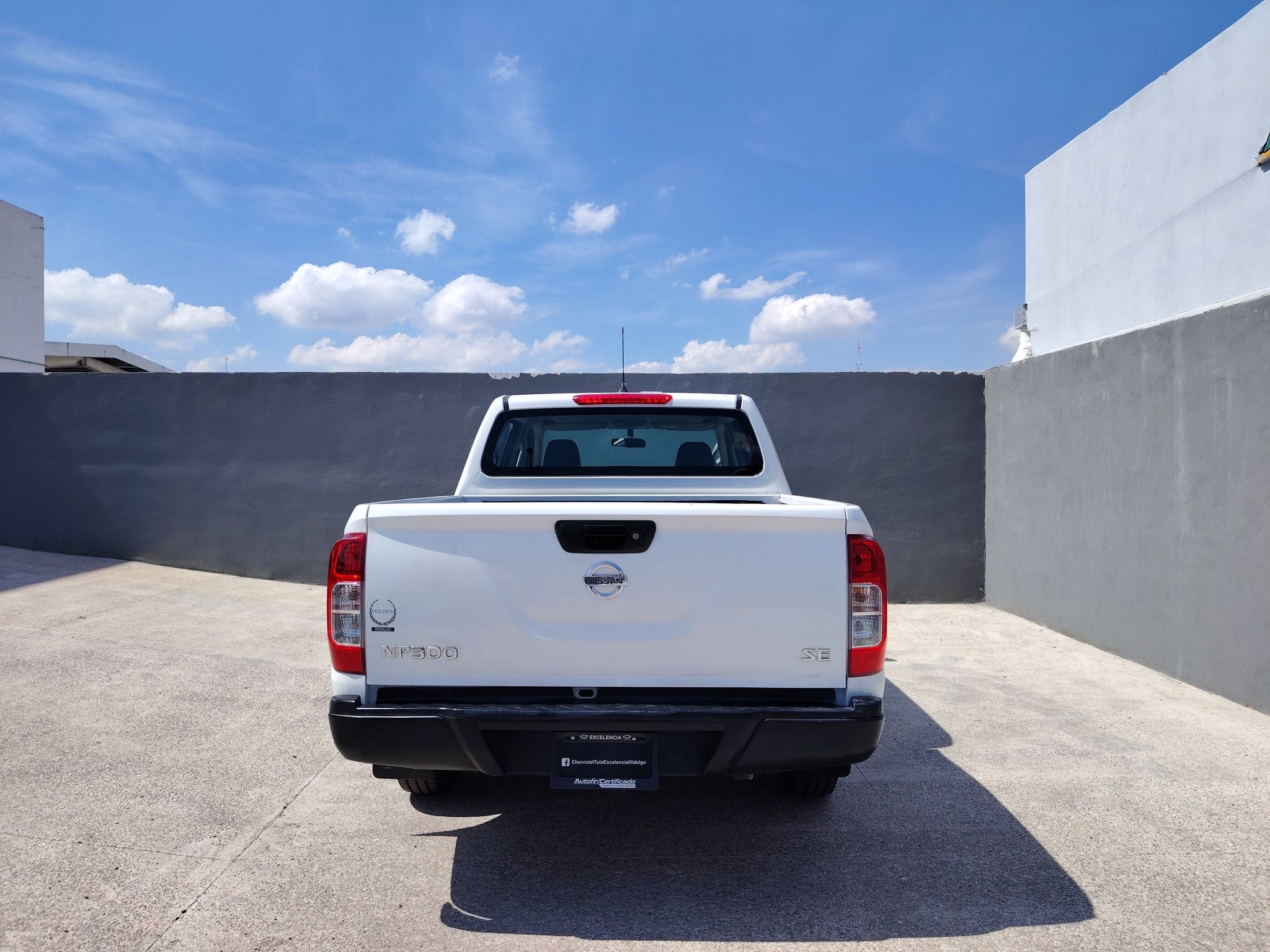 2020 Nissan NP300 2.4 Doble Cabina Se Aa Pack Seg Mt