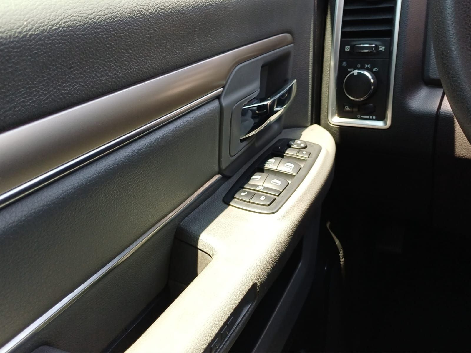 2020 RAM 1500 5.7 V8 Crew Cab SLT At