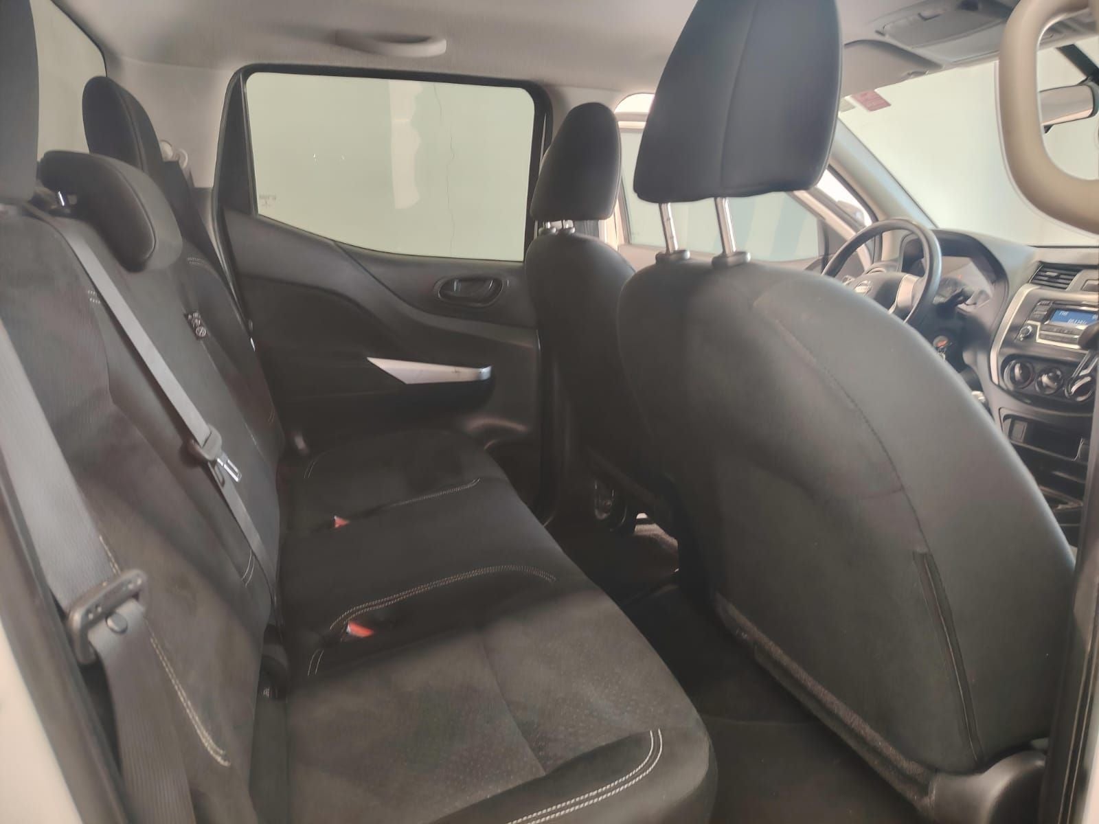 2020 Nissan NP300 Doble Cabina 2.5 SE Paq Seguridad Mt