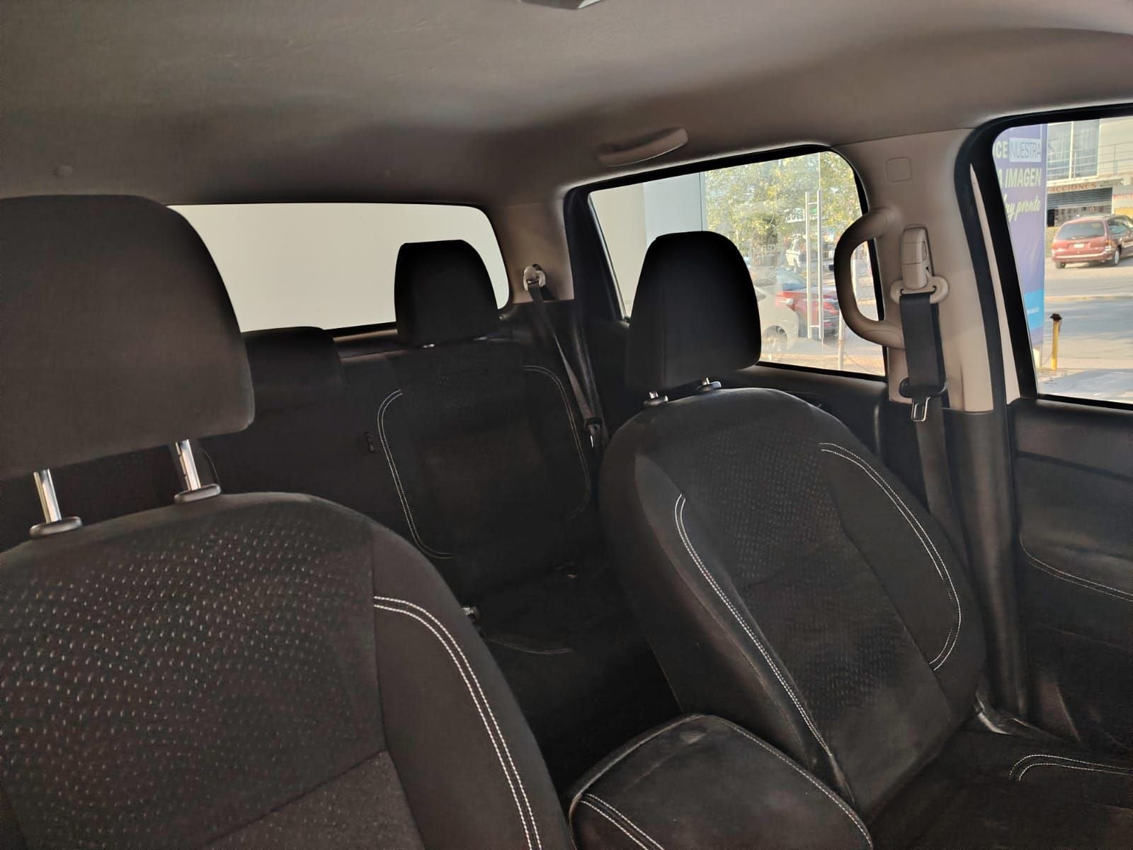 2020 Nissan NP300 Doble Cabina 2.5 SE Paq Seguridad Mt