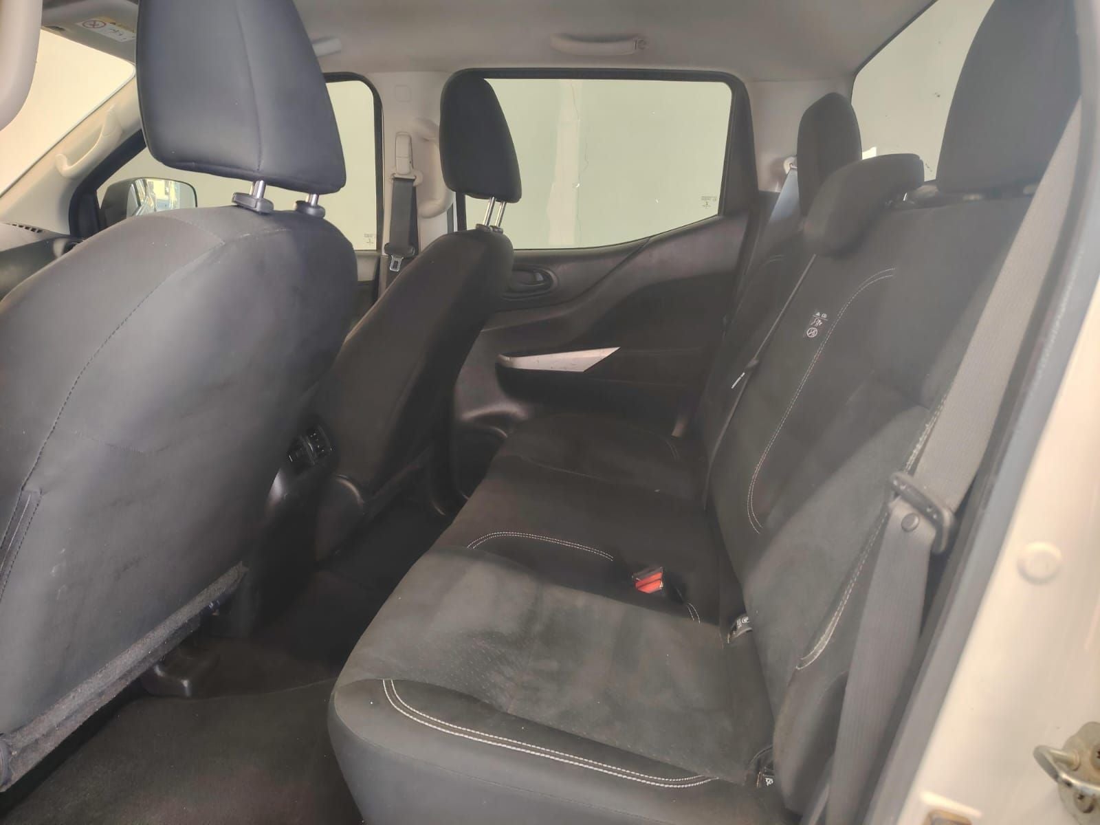 2020 Nissan NP300 Doble Cabina 2.5 SE Paq Seguridad Mt