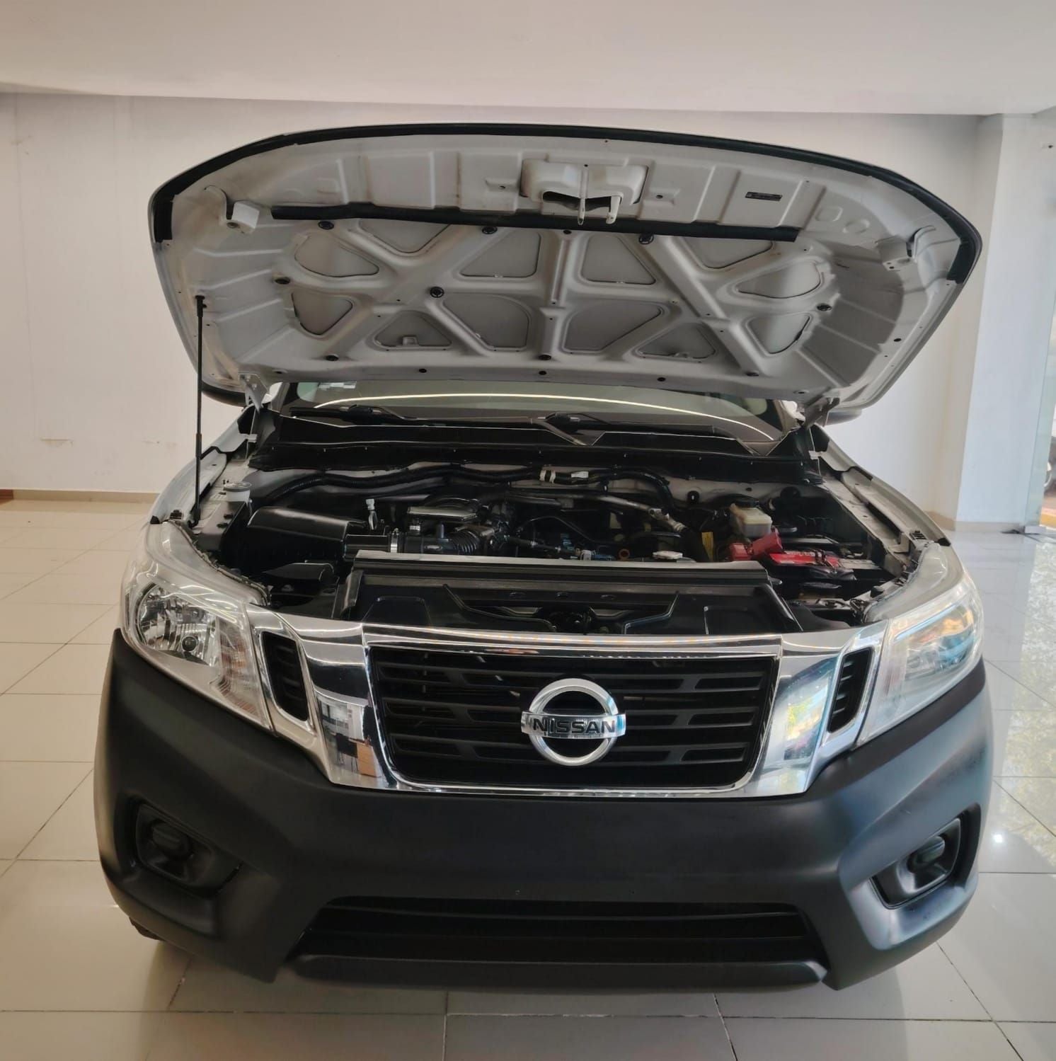 2020 Nissan NP300 Doble Cabina 2.5 SE Paq Seguridad Mt