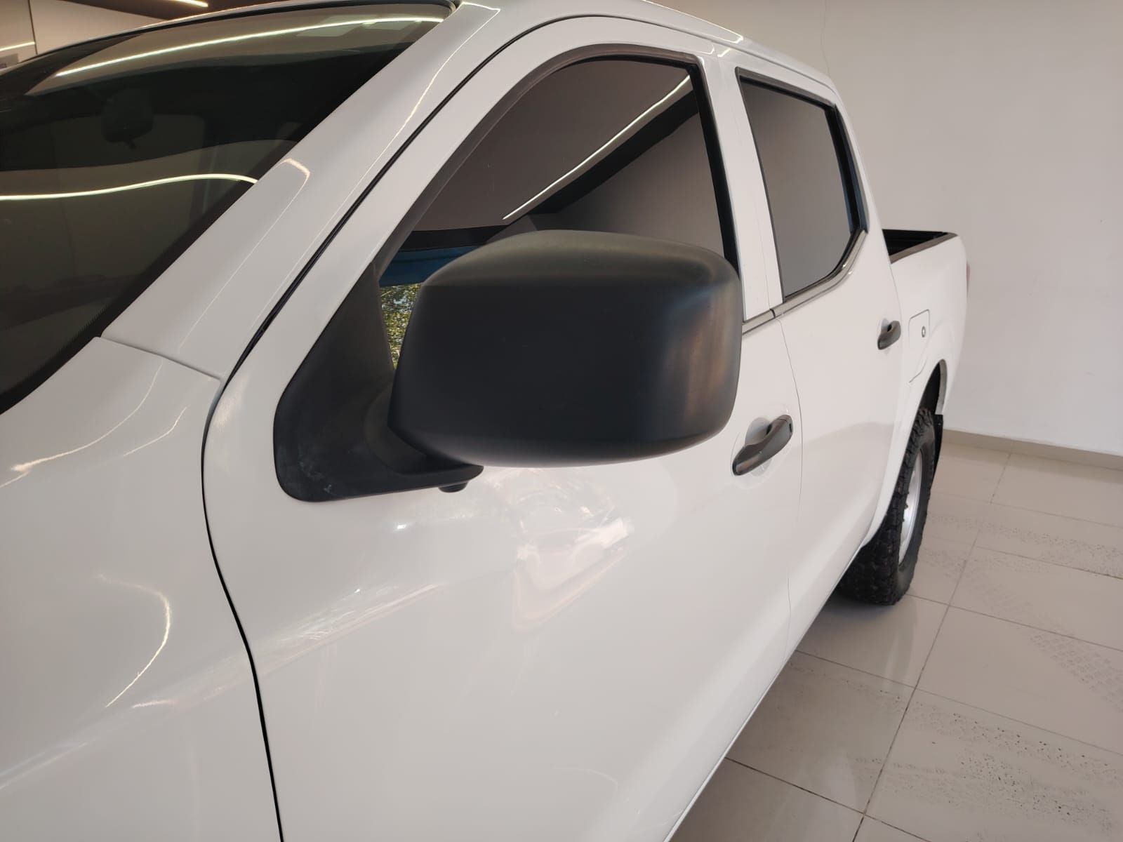 2020 Nissan NP300 Doble Cabina 2.5 SE Paq Seguridad Mt