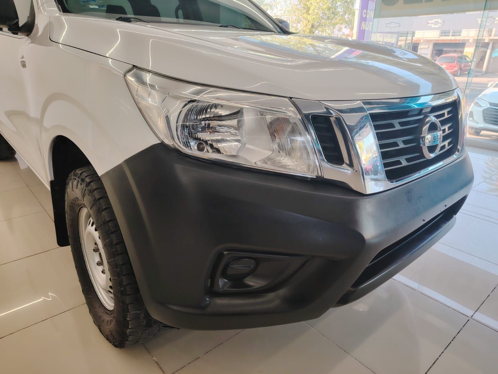 2020 Nissan NP300 Doble Cabina 2.5 SE Paq Seguridad Mt