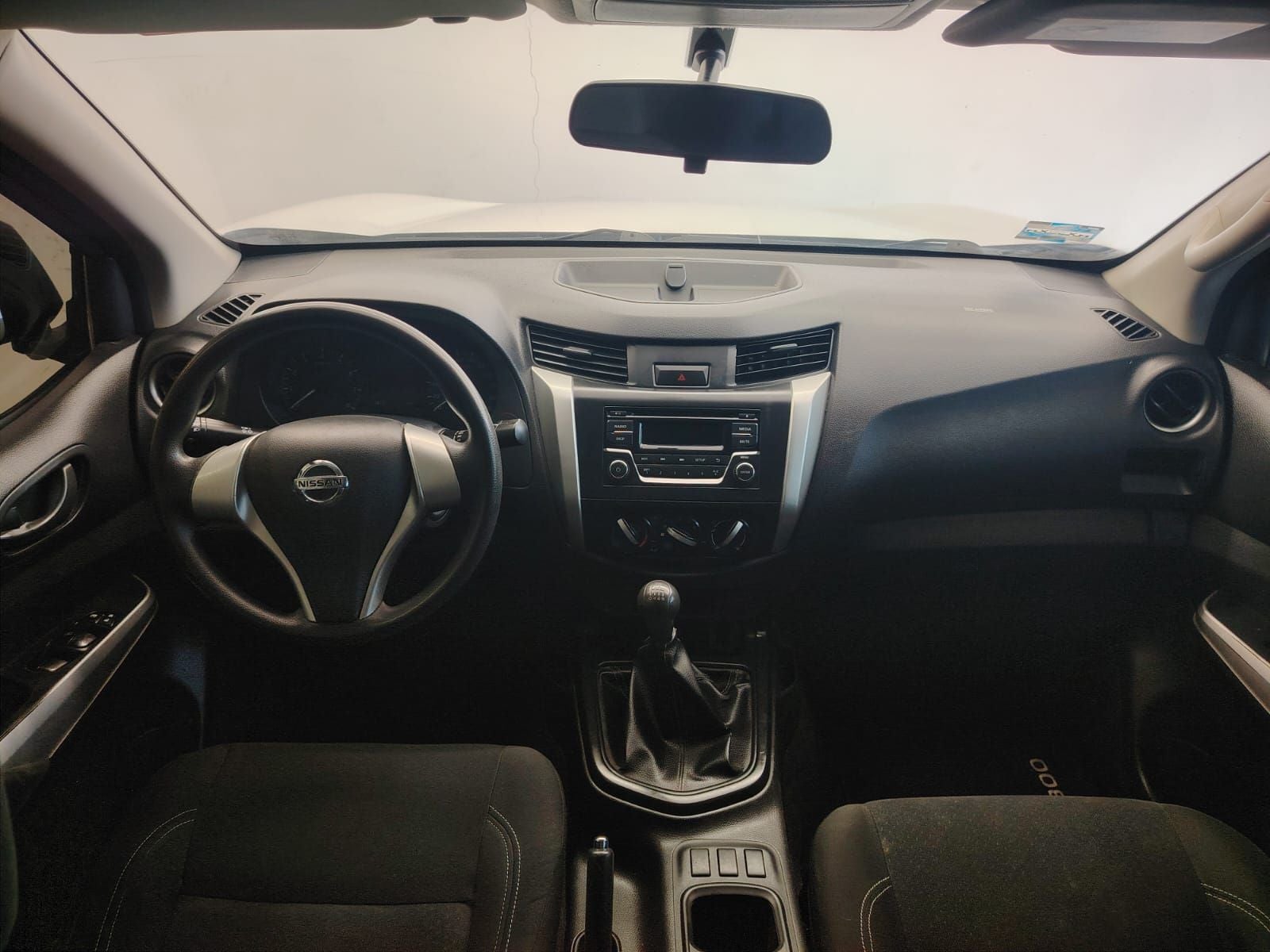 2020 Nissan NP300 Doble Cabina 2.5 SE Paq Seguridad Mt