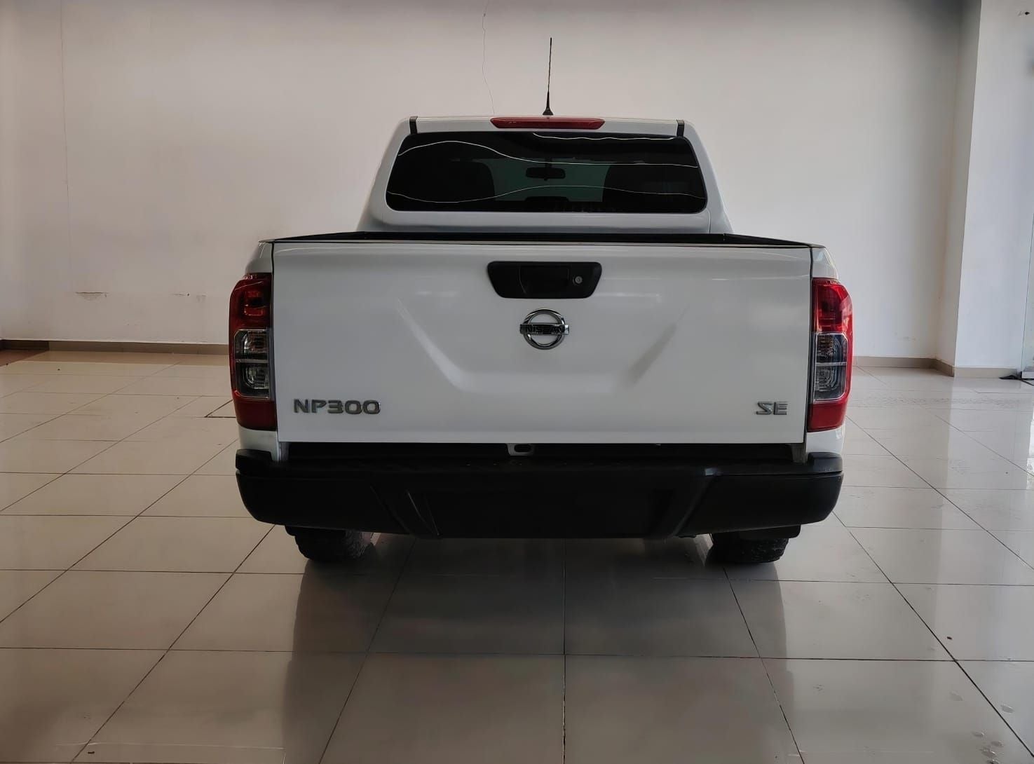 2020 Nissan NP300 Doble Cabina 2.5 SE Paq Seguridad Mt