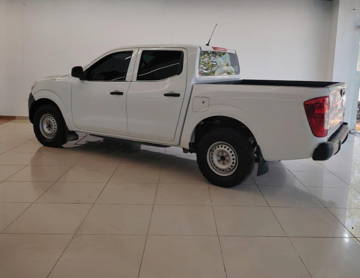 2020 Nissan NP300 Doble Cabina 2.5 SE Paq Seguridad Mt