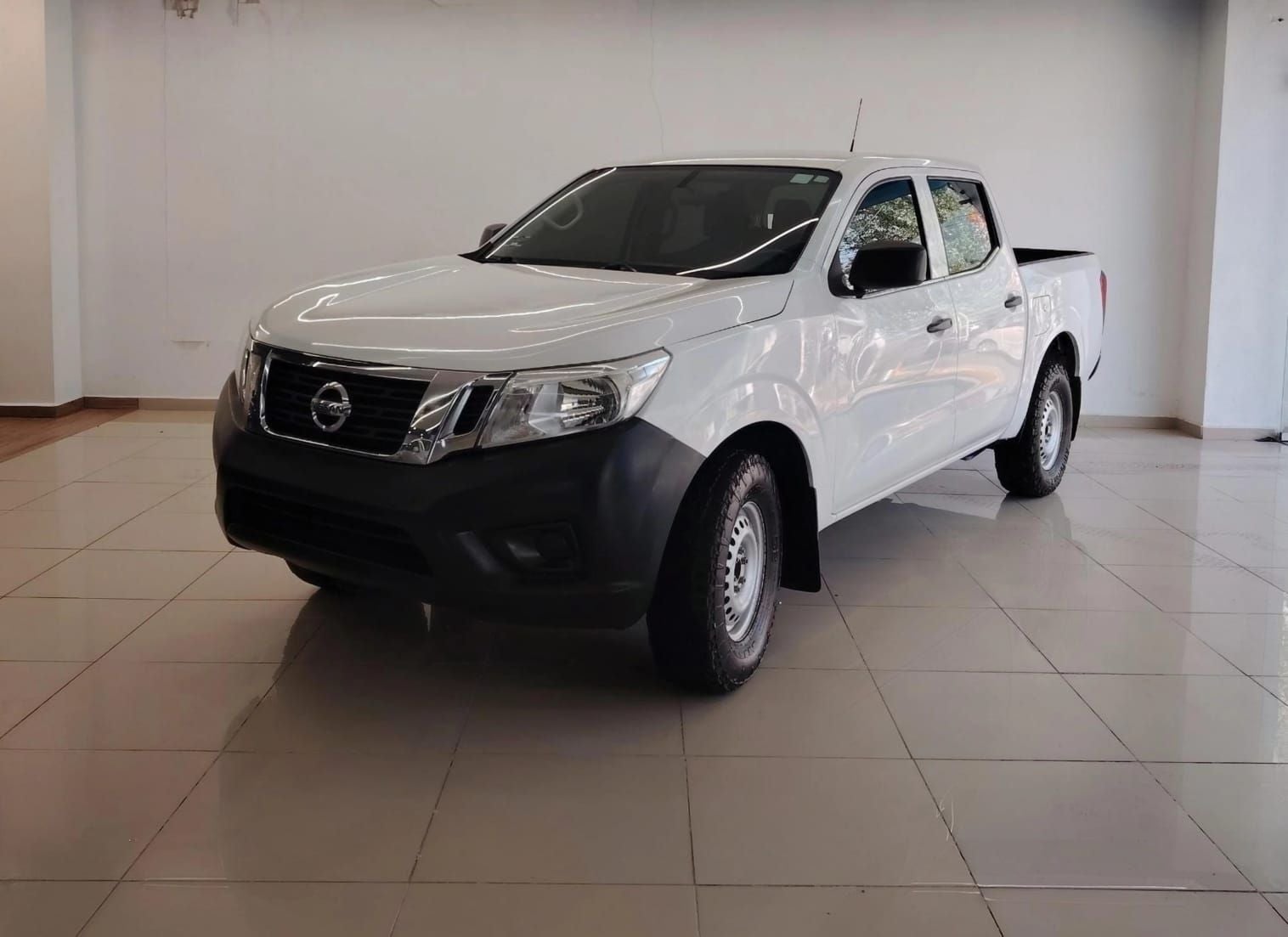 2020 Nissan NP300 Doble Cabina 2.5 SE Paq Seguridad Mt