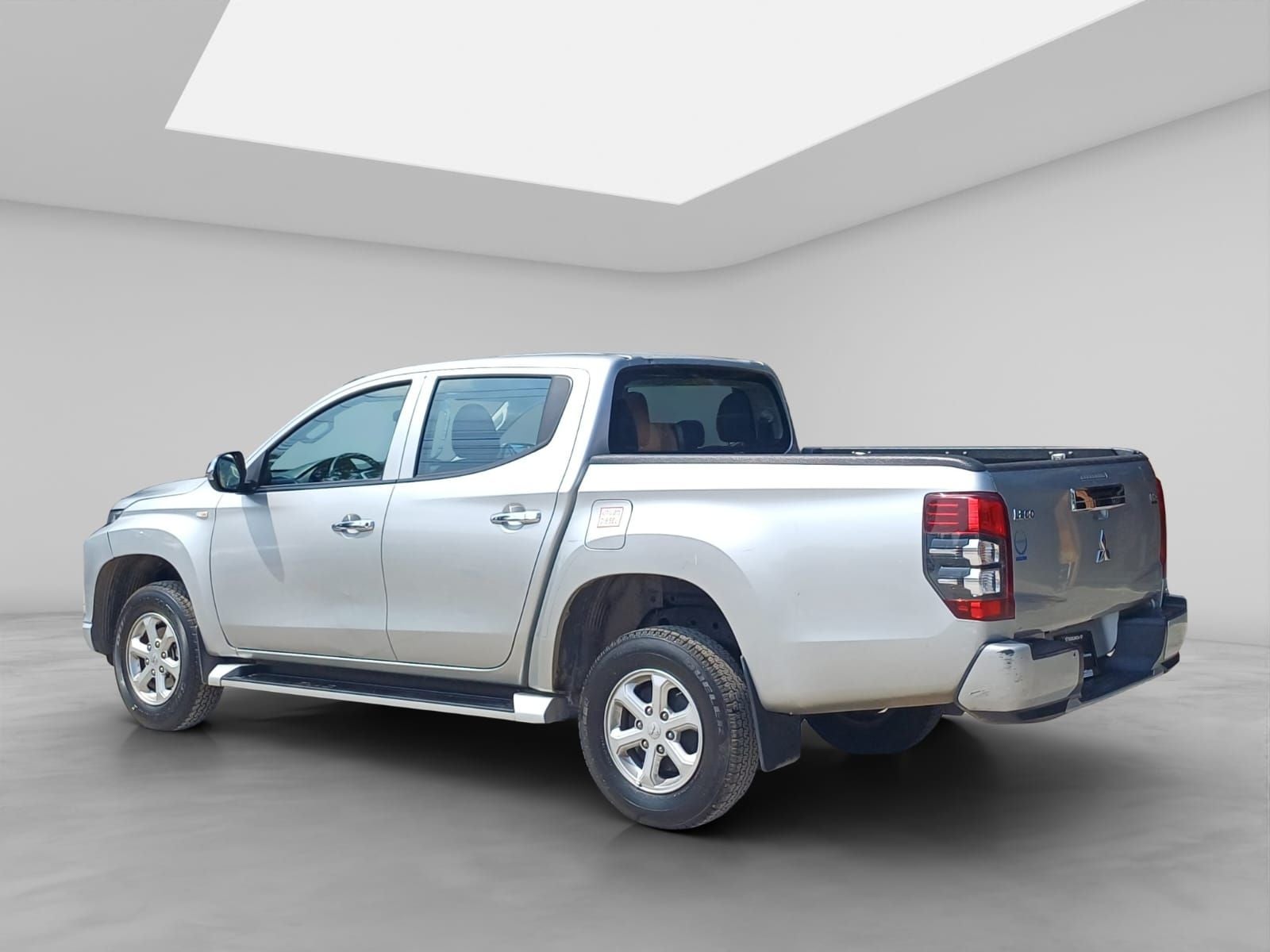 2020 Mitsubishi L200 2.4 Glx Cabina Doble 4x4 Diesel Mt