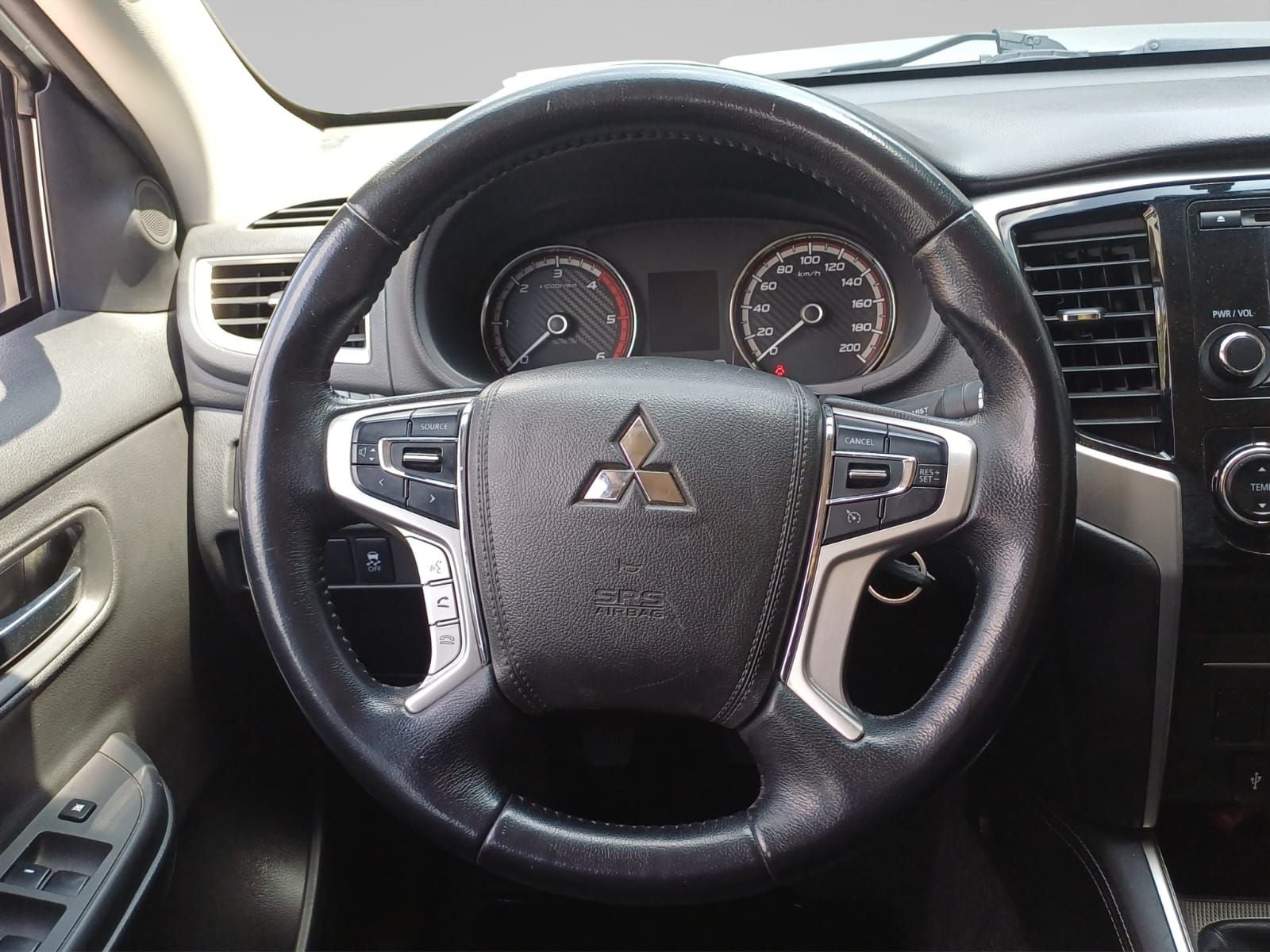 2020 Mitsubishi L200 2.4 Glx Cabina Doble 4x4 Diesel Mt