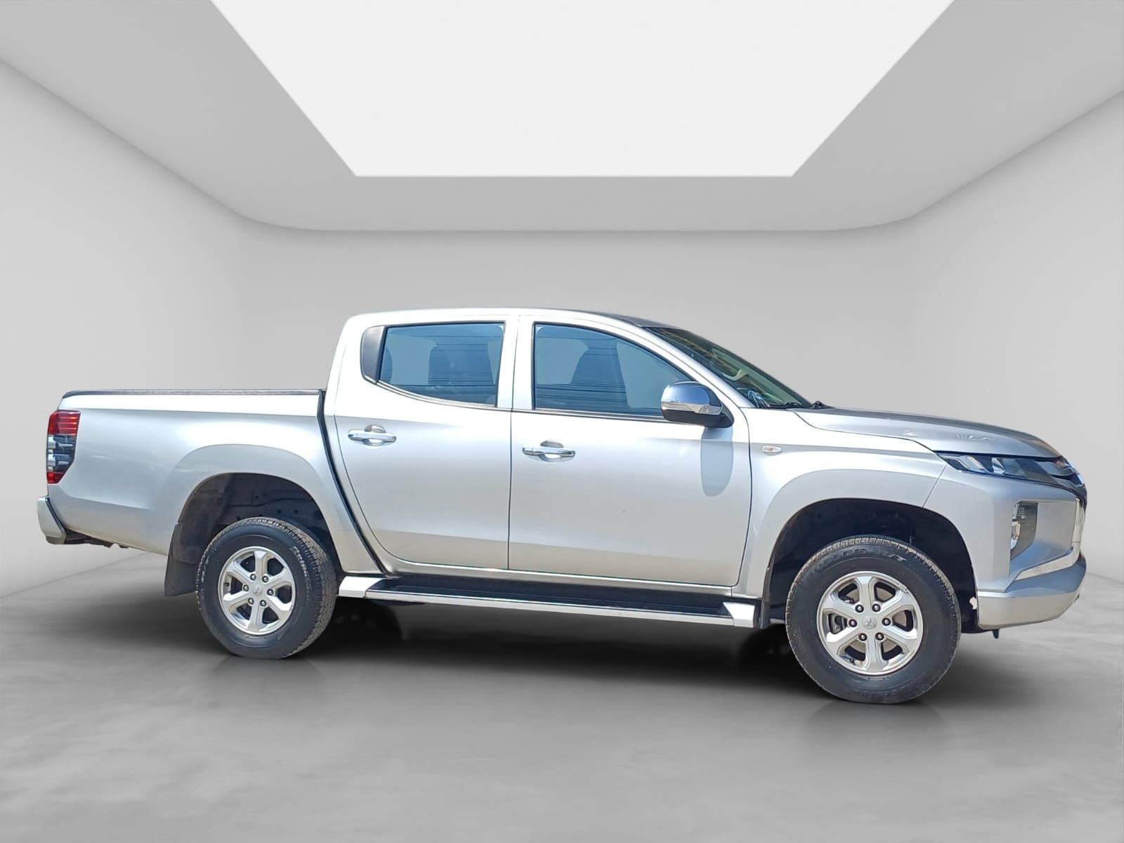 2020 Mitsubishi L200 2.4 Glx Cabina Doble 4x4 Diesel Mt
