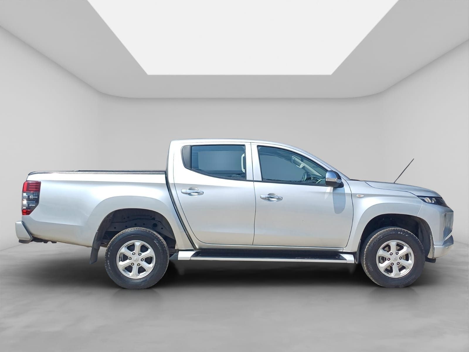 2020 Mitsubishi L200 2.4 Glx Cabina Doble 4x4 Diesel Mt