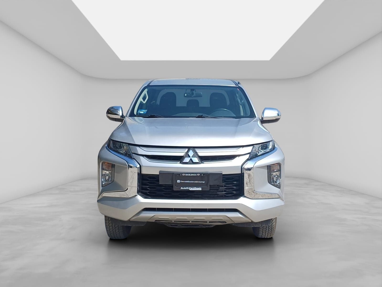 2020 Mitsubishi L200 2.4 Glx Cabina Doble 4x4 Diesel Mt