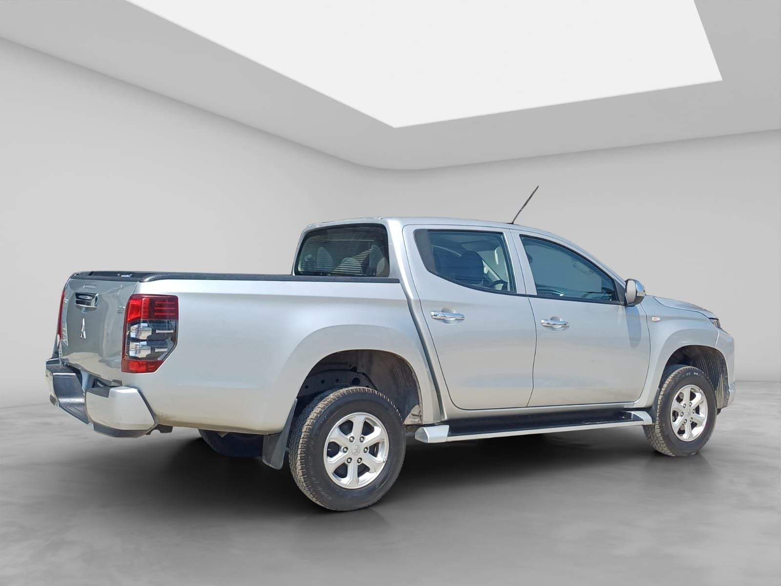 2020 Mitsubishi L200 2.4 Glx Cabina Doble 4x4 Diesel Mt