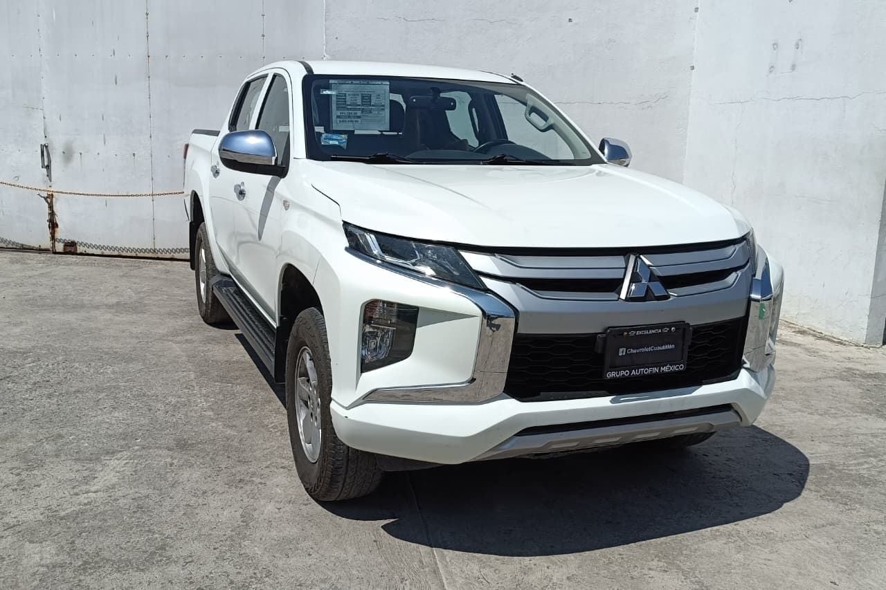 2023 Mitsubishi L200 2.4 Glx Cabina Doble 4x2 Mt