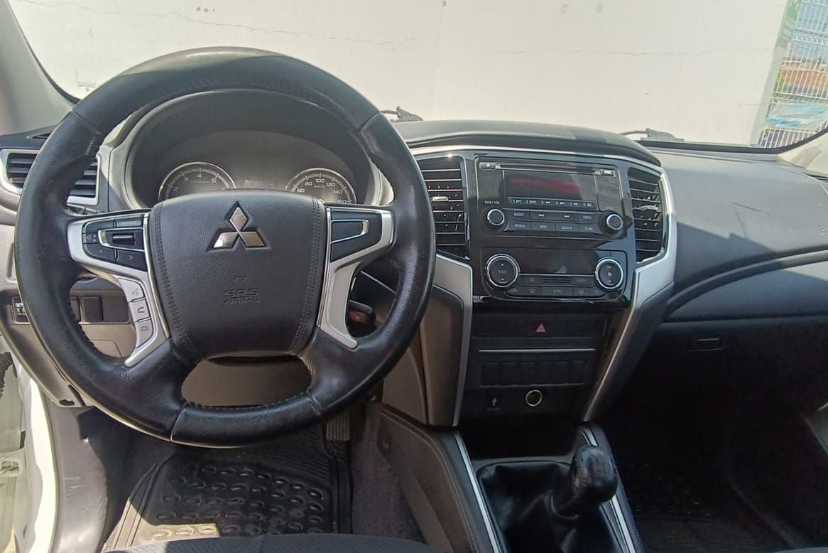 2023 Mitsubishi L200 2.4 Glx Cabina Doble 4x2 Mt