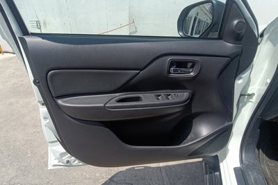 2023 Mitsubishi L200 2.4 Glx Cabina Doble 4x2 Mt