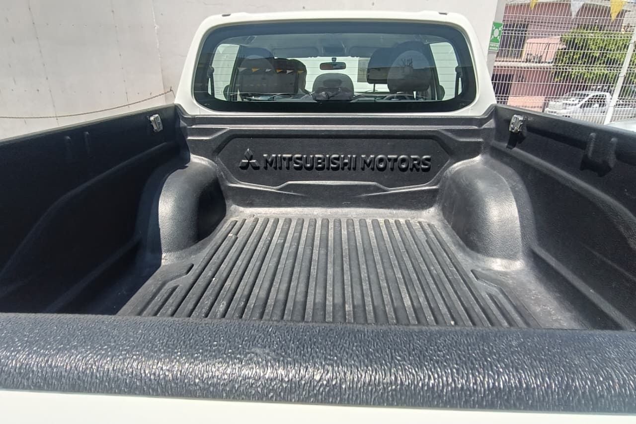 2023 Mitsubishi L200 2.4 Glx Cabina Doble 4x2 Mt