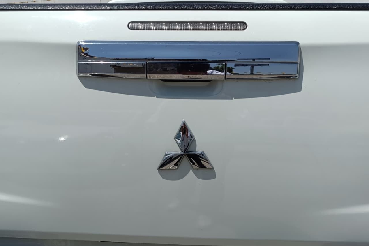 2023 Mitsubishi L200 2.4 Glx Cabina Doble 4x2 Mt