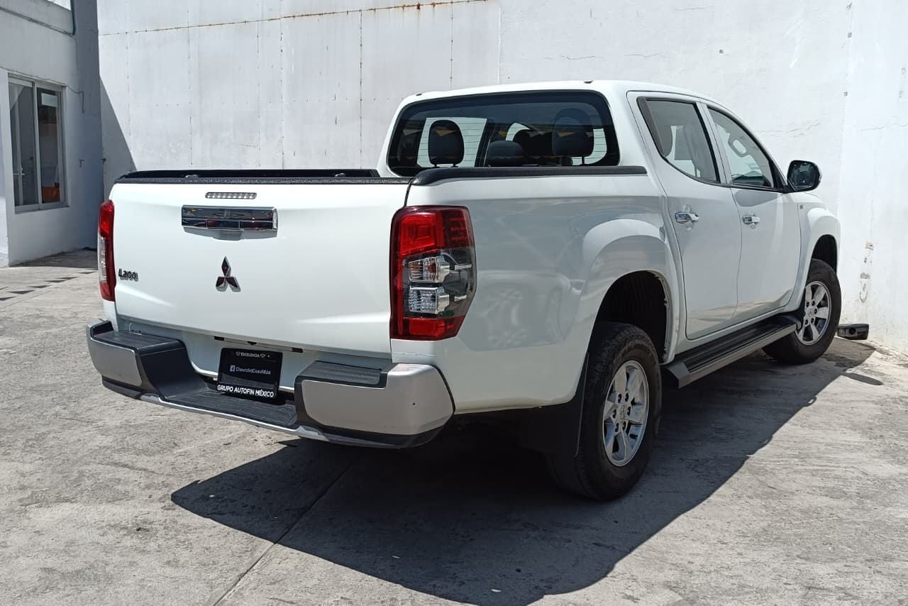 2023 Mitsubishi L200 2.4 Glx Cabina Doble 4x2 Mt