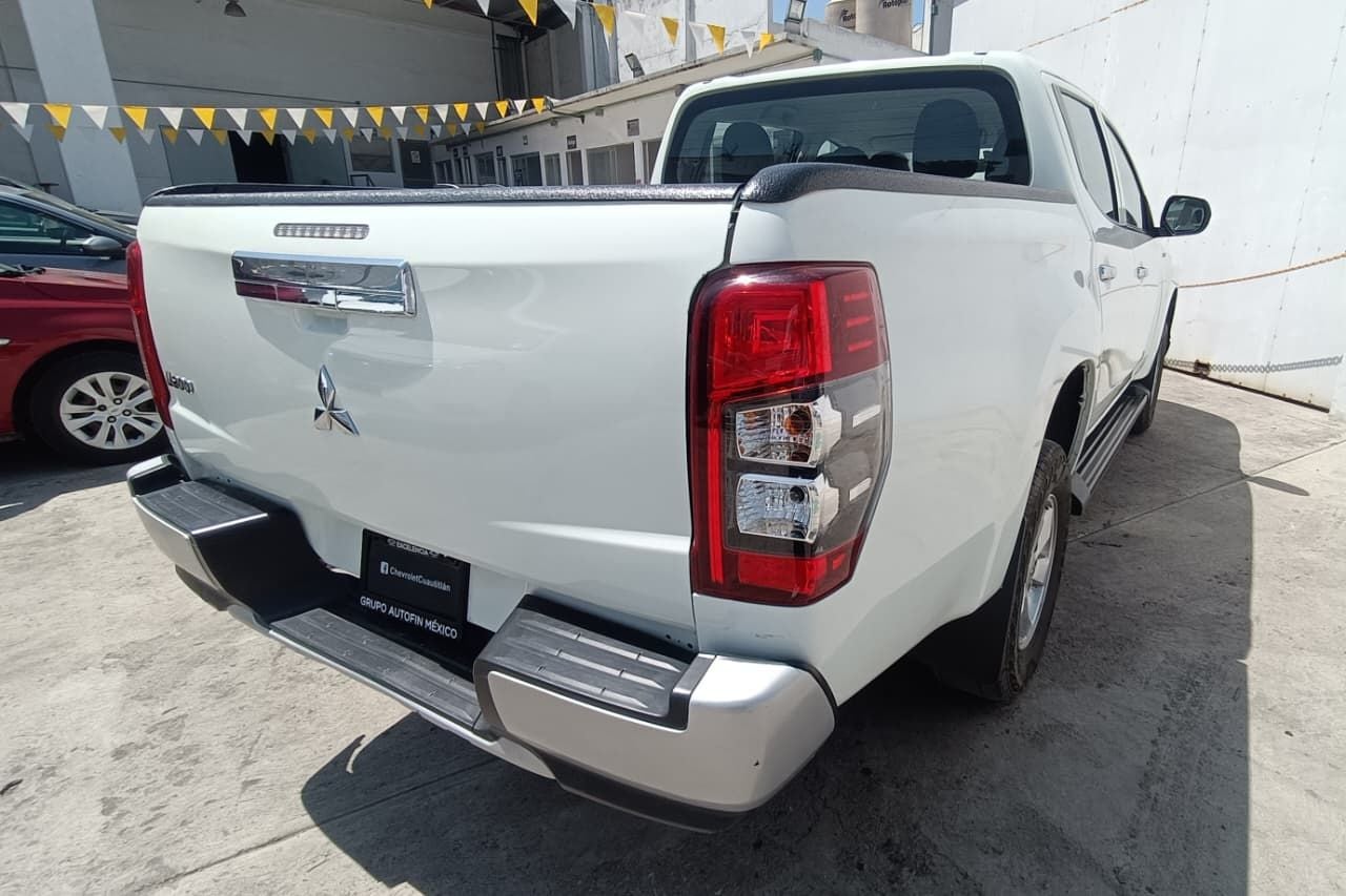 2023 Mitsubishi L200 2.4 Glx Cabina Doble 4x2 Mt