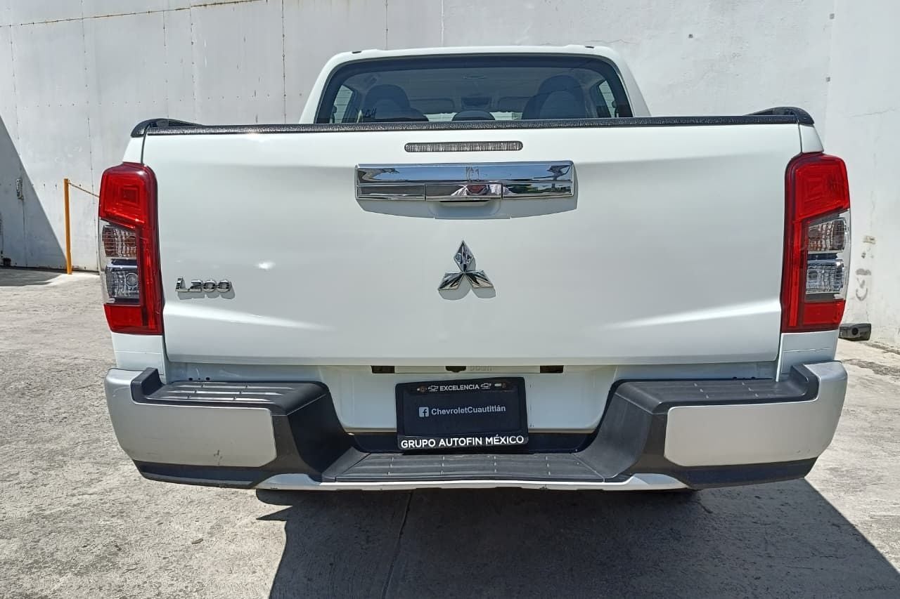 2023 Mitsubishi L200 2.4 Glx Cabina Doble 4x2 Mt