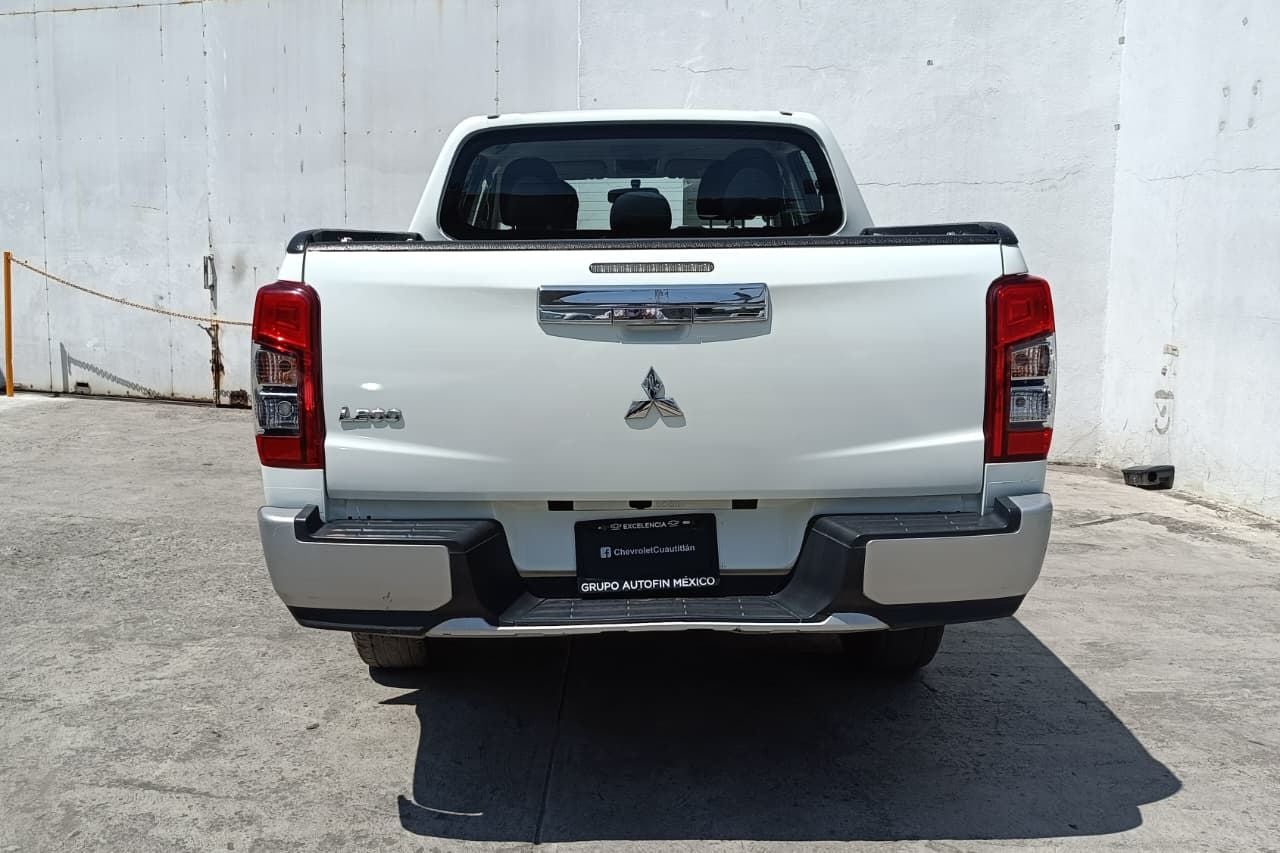 2023 Mitsubishi L200 2.4 Glx Cabina Doble 4x2 Mt