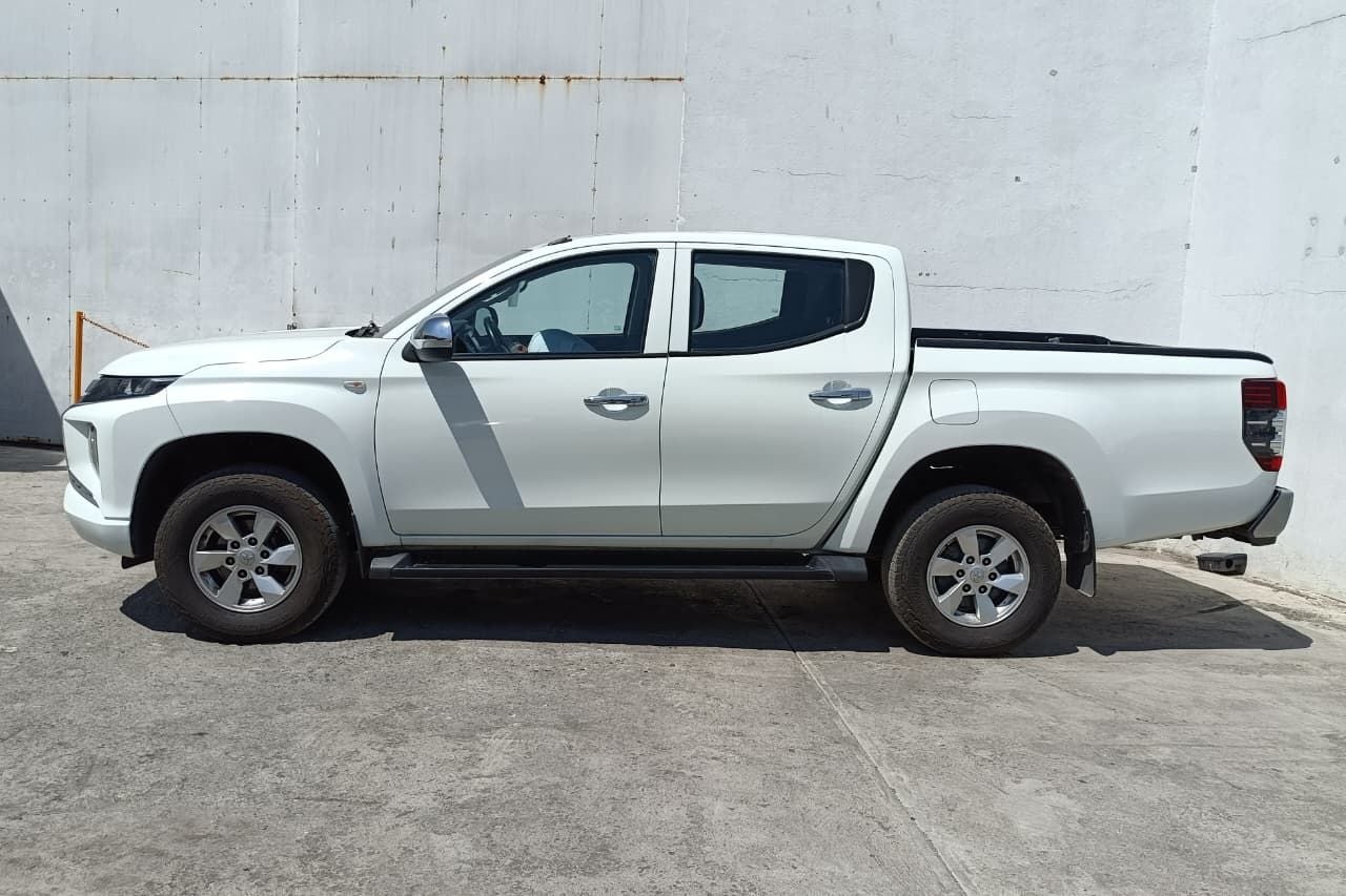 2023 Mitsubishi L200 2.4 Glx Cabina Doble 4x2 Mt