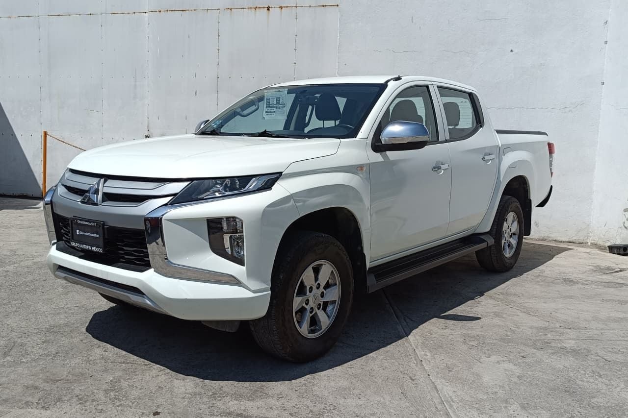 2023 Mitsubishi L200 2.4 Glx Cabina Doble 4x2 Mt