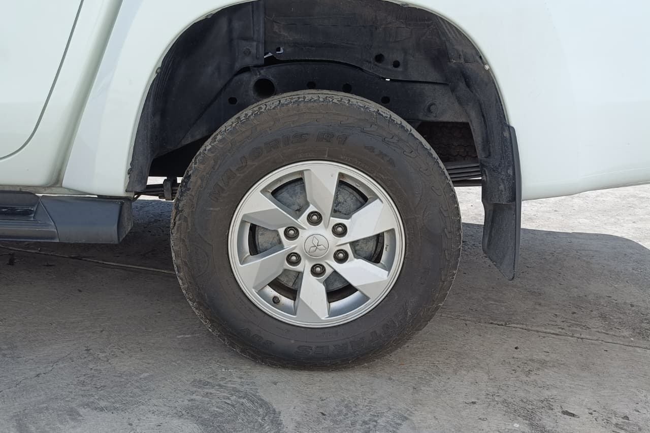 2023 Mitsubishi L200 2.4 Glx Cabina Doble 4x2 Mt