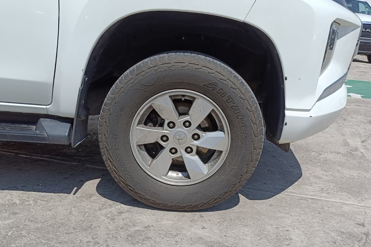 2023 Mitsubishi L200 2.4 Glx Cabina Doble 4x2 Mt