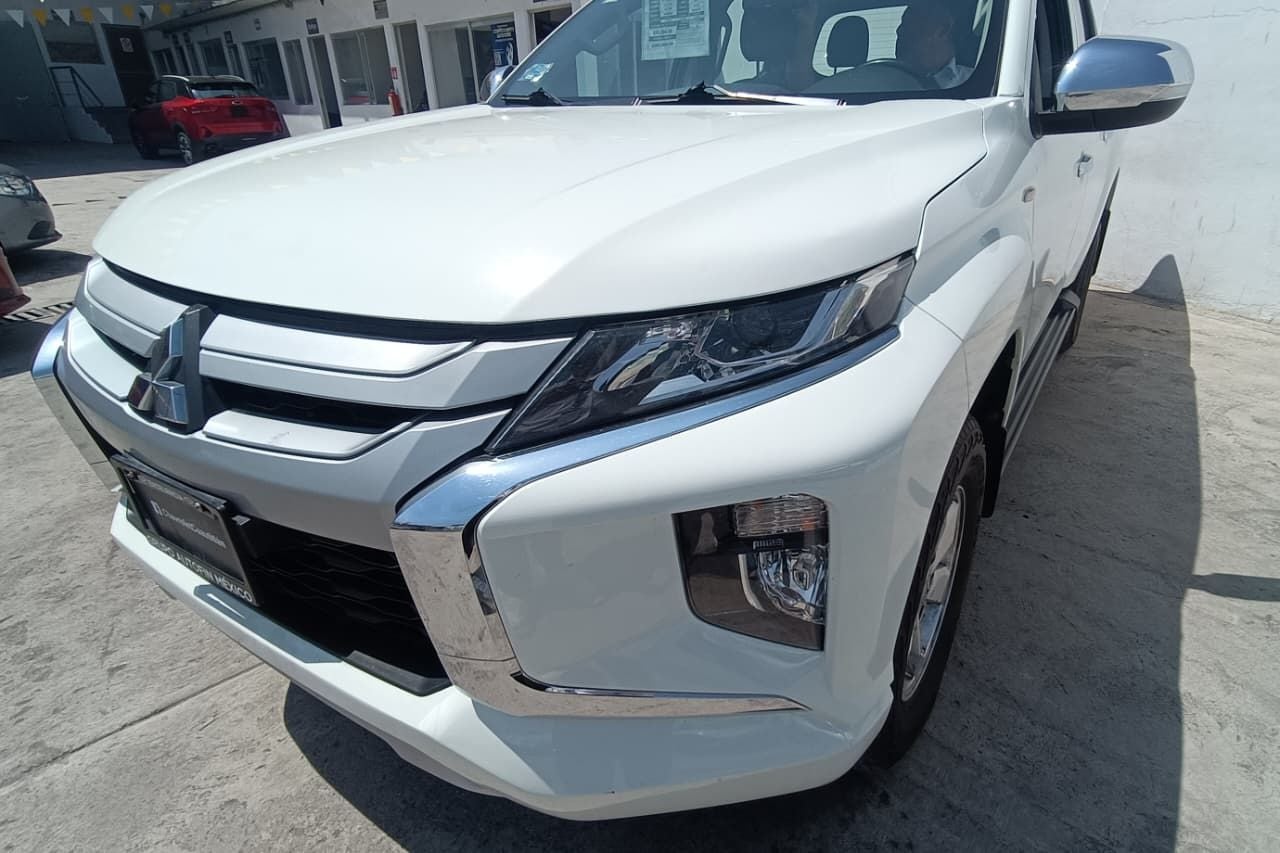 2023 Mitsubishi L200 2.4 Glx Cabina Doble 4x2 Mt