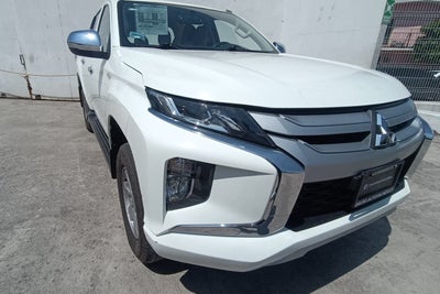 2023 Mitsubishi L200 2.4 Glx Cabina Doble 4x2 Mt