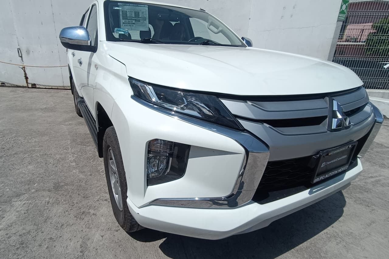 2023 Mitsubishi L200 2.4 Glx Cabina Doble 4x2 Mt