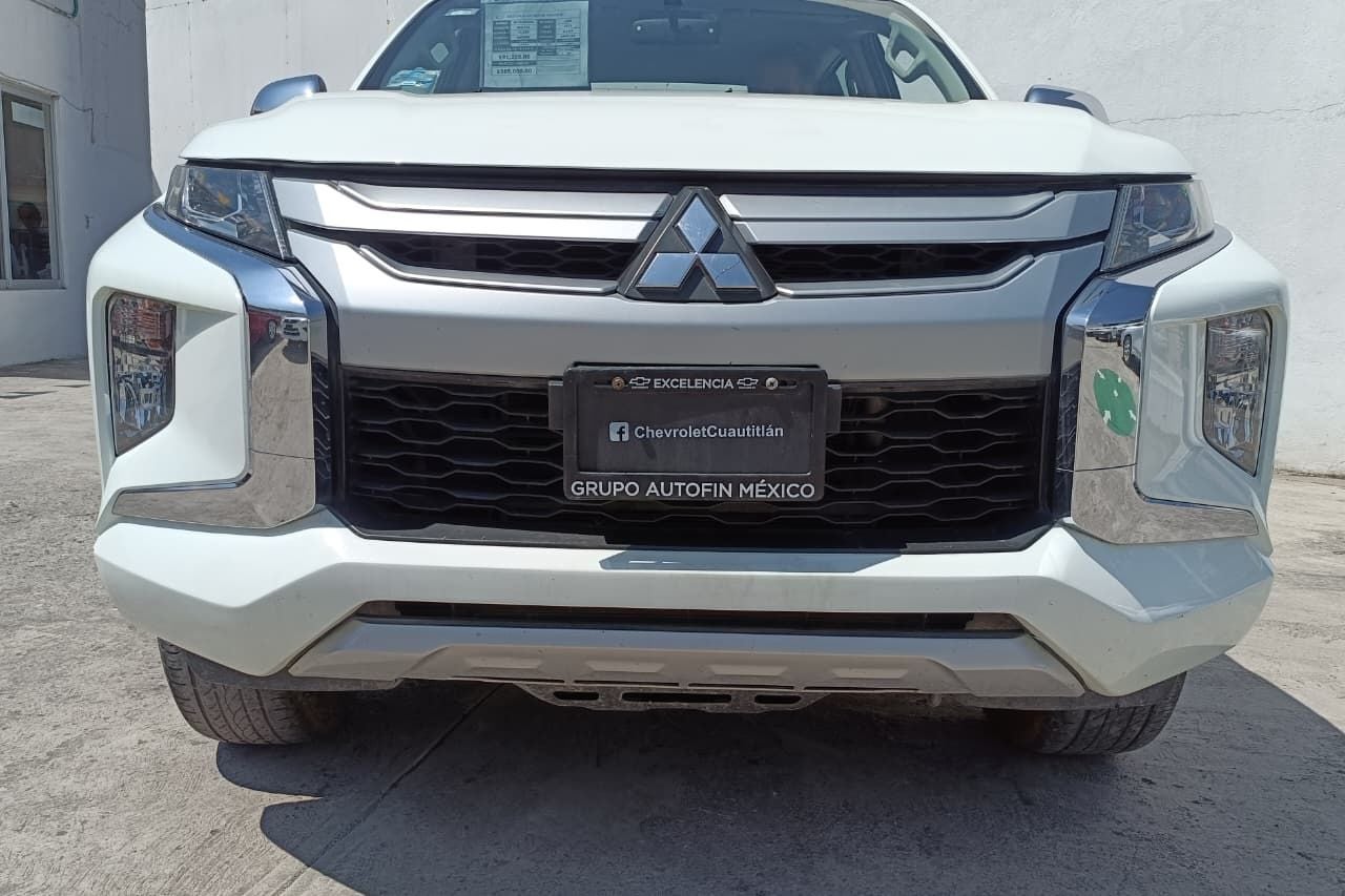 2023 Mitsubishi L200 2.4 Glx Cabina Doble 4x2 Mt