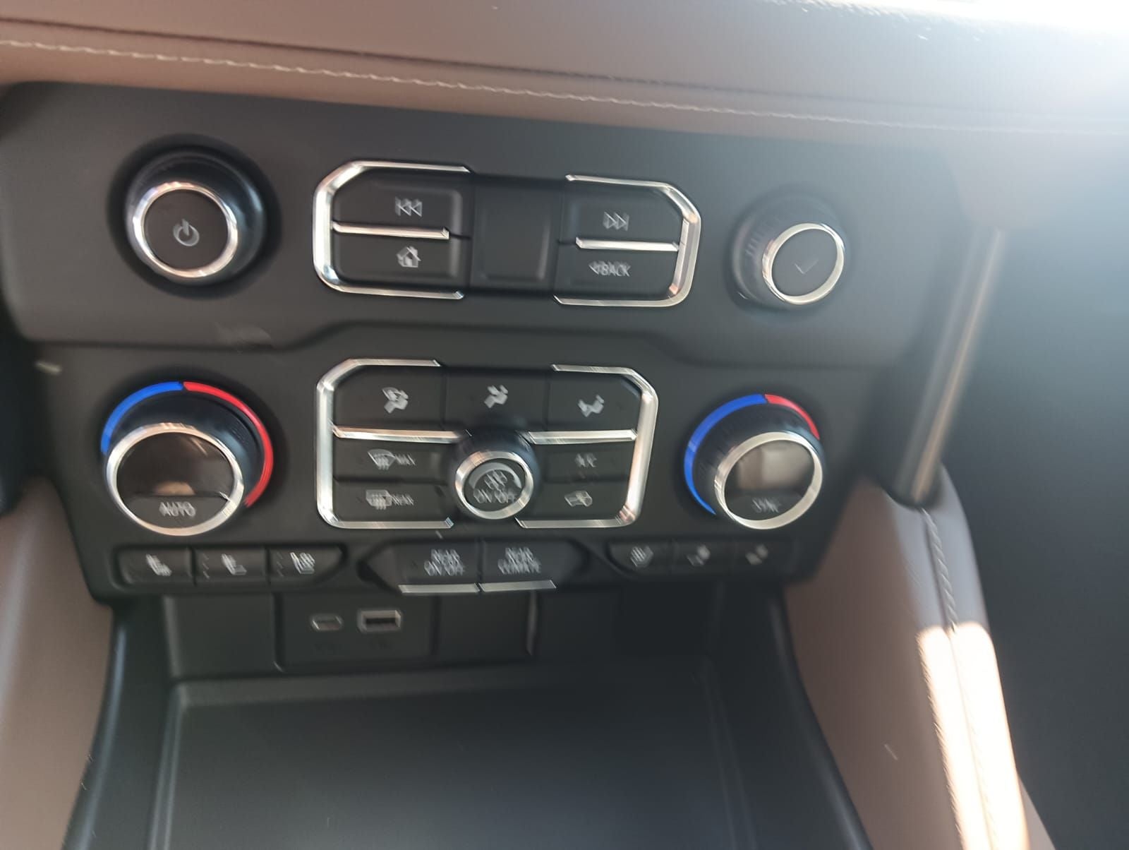 2023 Chevrolet Suburban 6.2 V8 High Country At