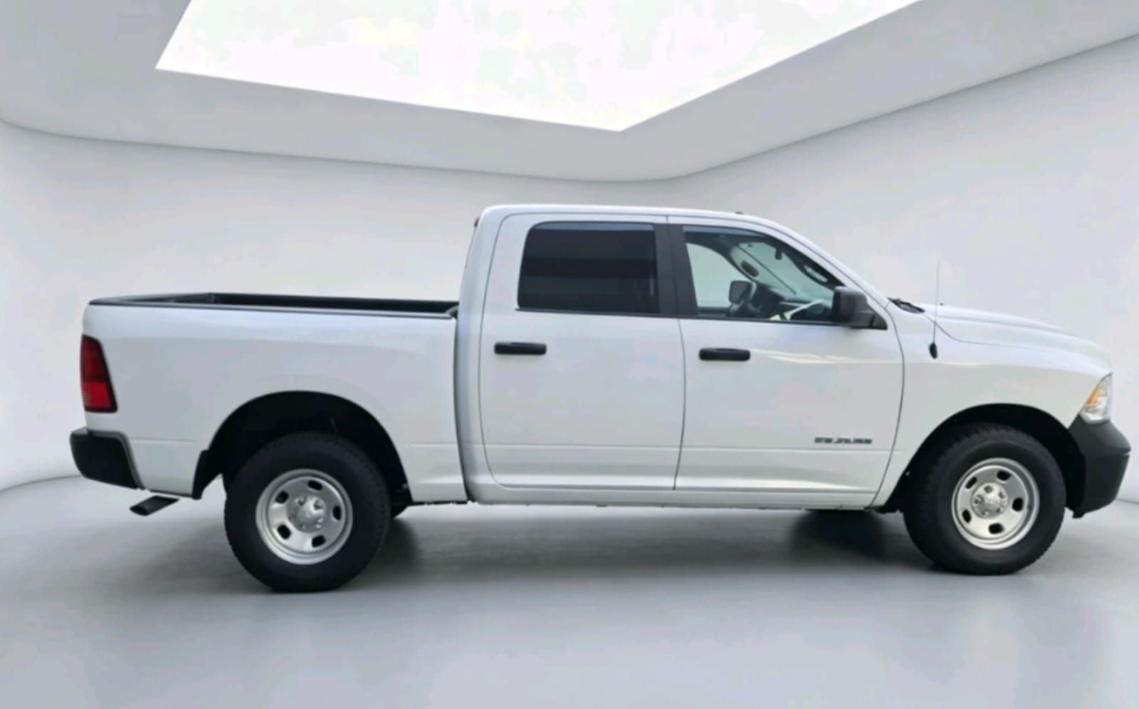 2022 RAM 1500 SLT Trabajo Crew Cab