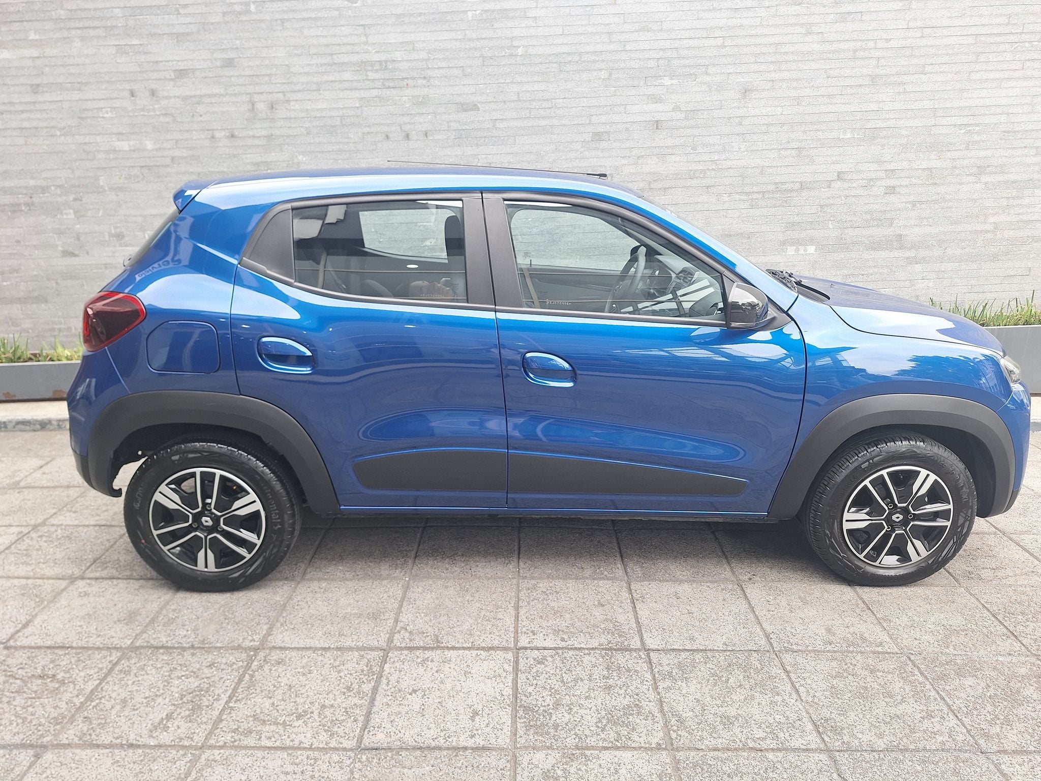 2025 Renault Kwid 1.0 Iconic Mt