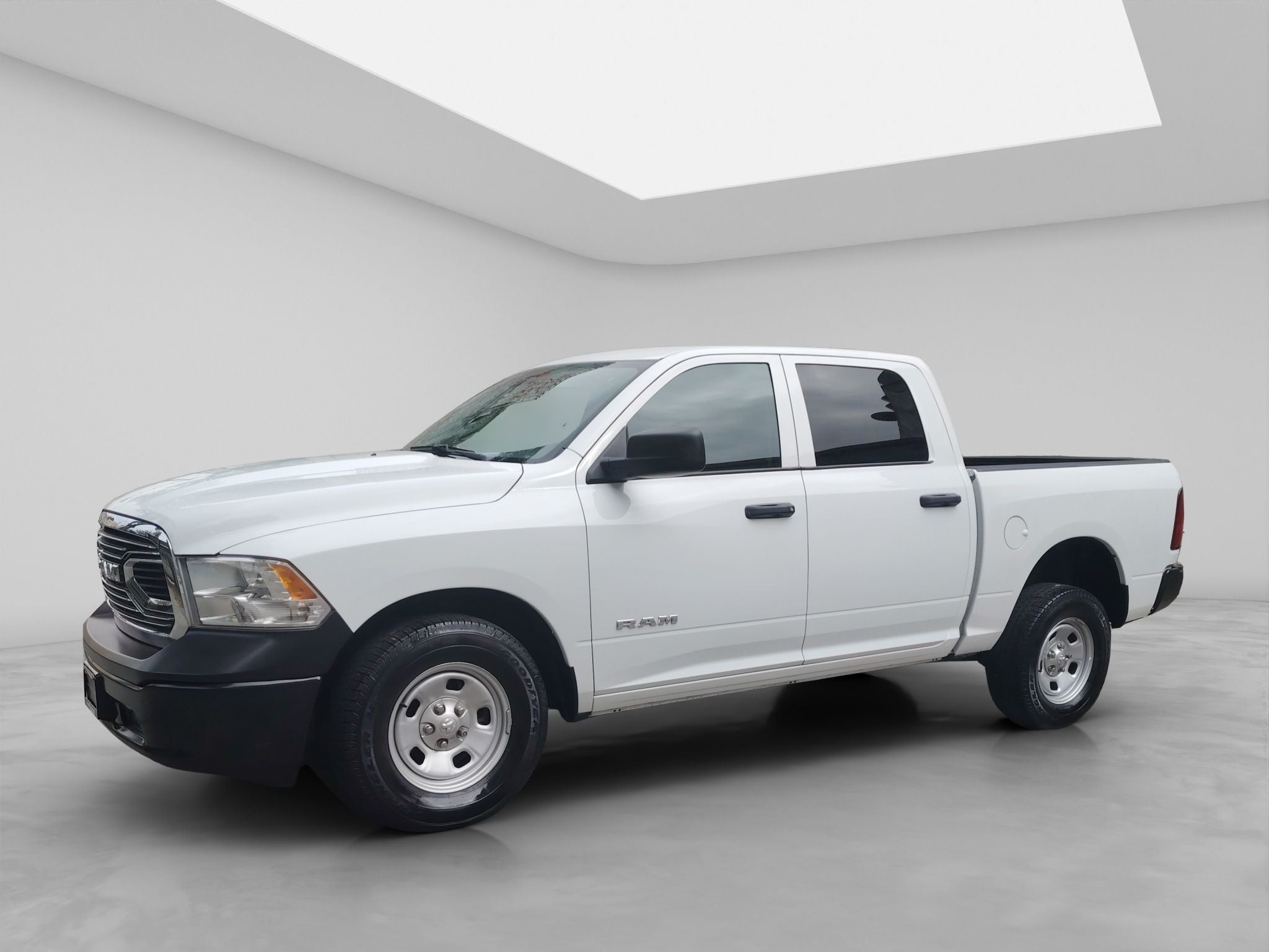 2022 RAM 1500 SLT Trabajo Crew Cab
