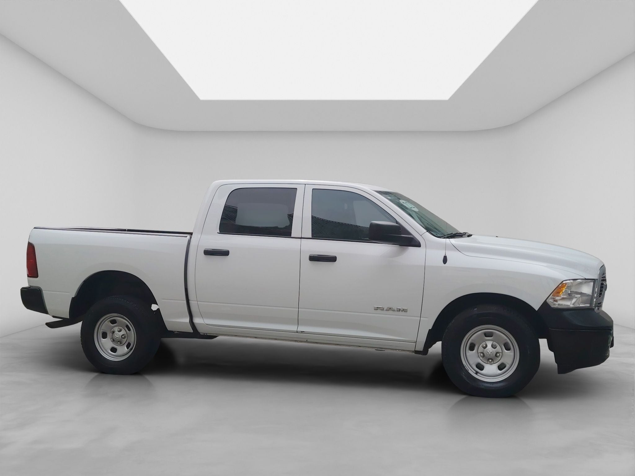 2022 RAM 1500 SLT Trabajo Crew Cab