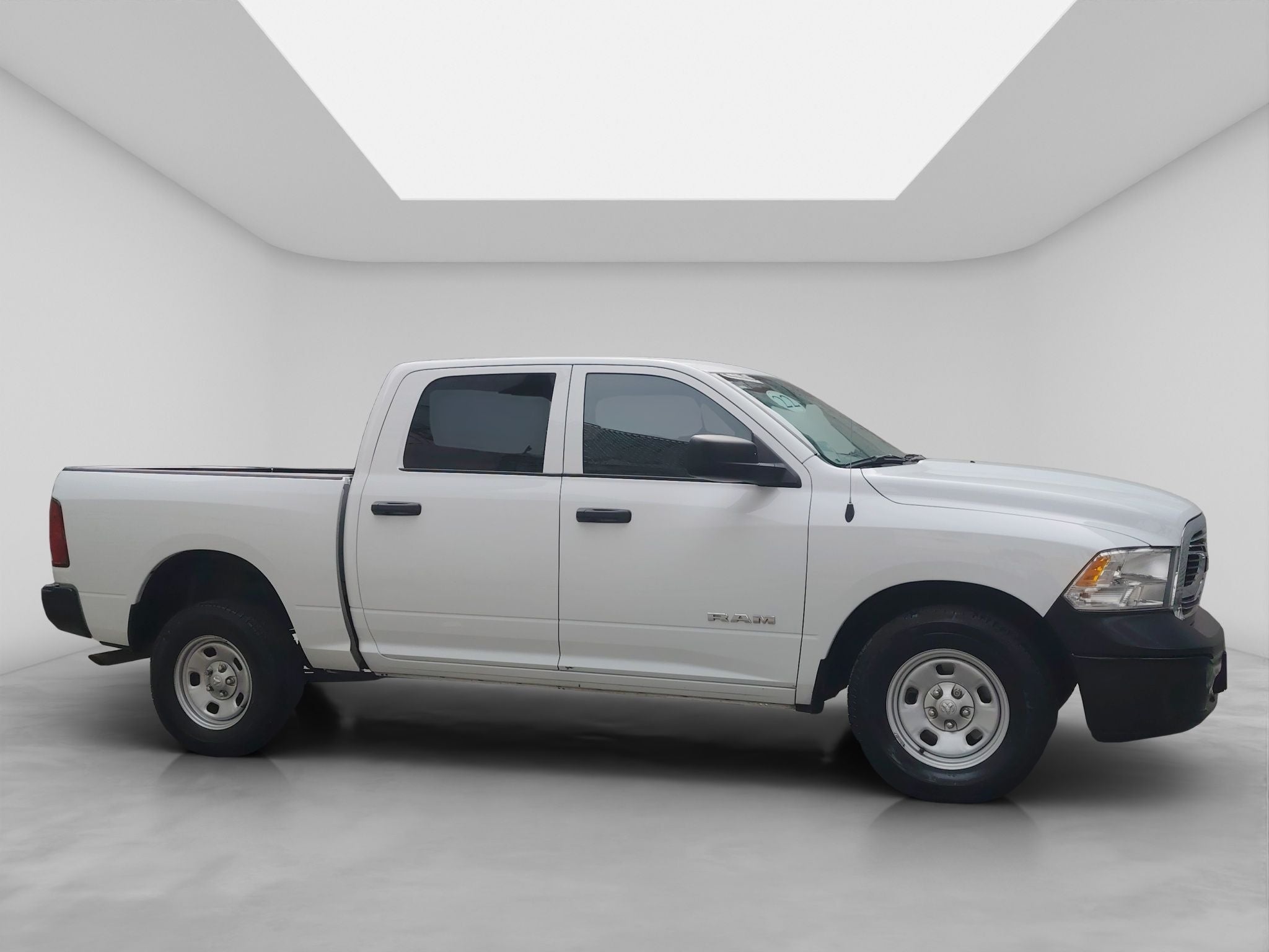 2022 RAM 1500 SLT Trabajo Crew Cab