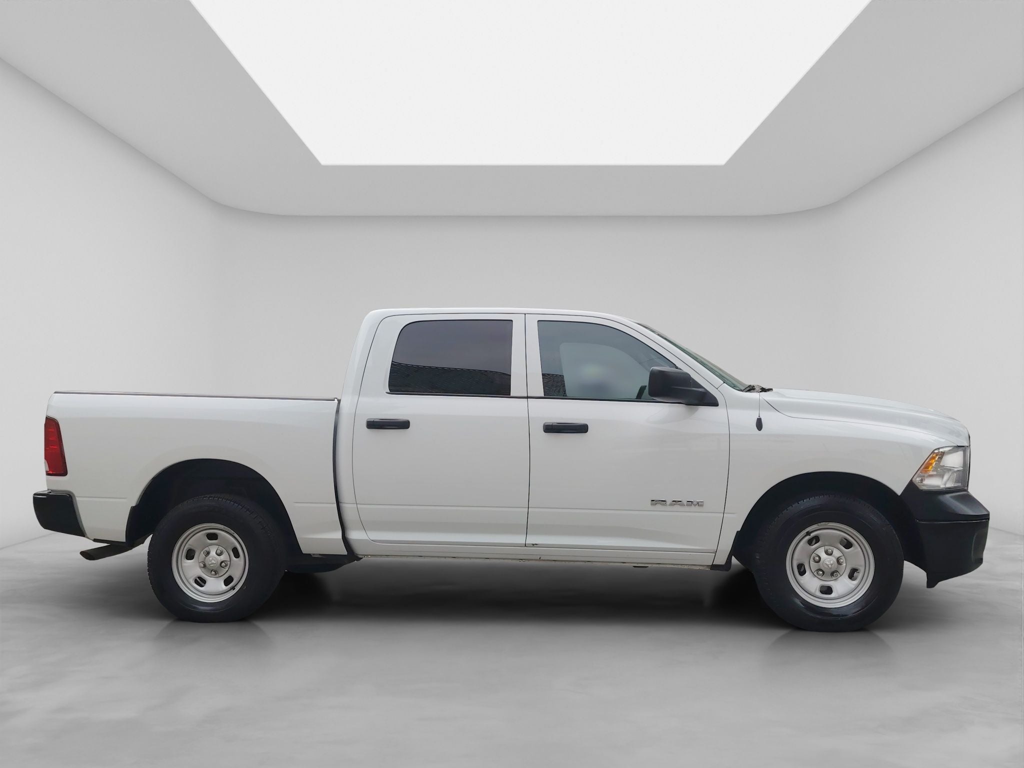 2022 RAM 1500 SLT Trabajo Crew Cab