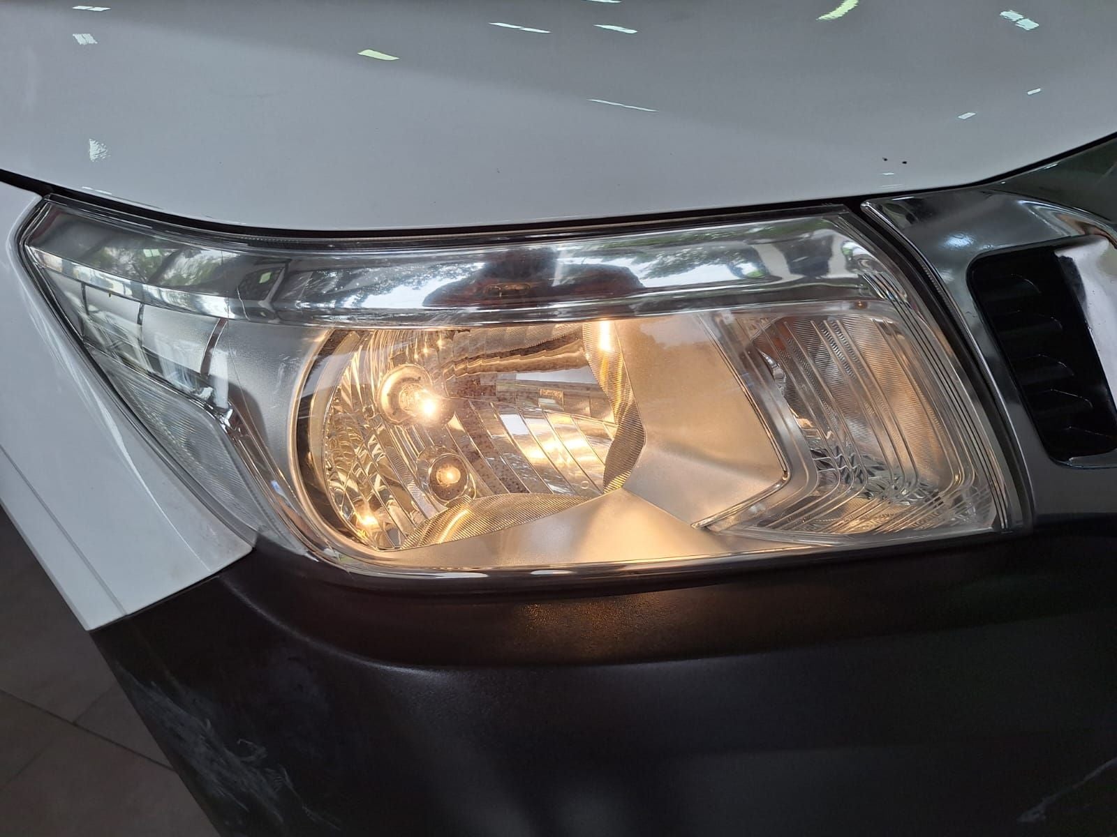 2020 Nissan NP300 Doble Cabina 2.5 SE Paq Seguridad Mt