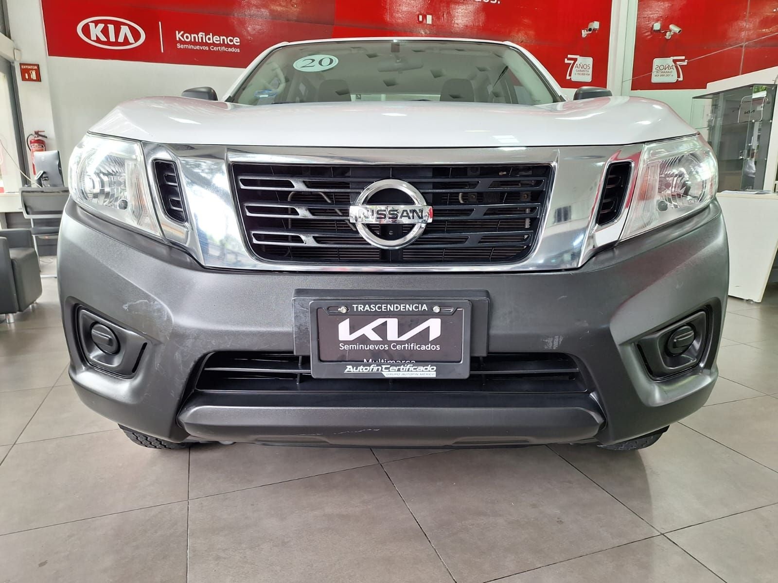 2020 Nissan NP300 Doble Cabina 2.5 SE Paq Seguridad Mt