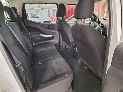 2020 Nissan NP300 2.4 Doble Cabina Se Aa Pack Seg Mt