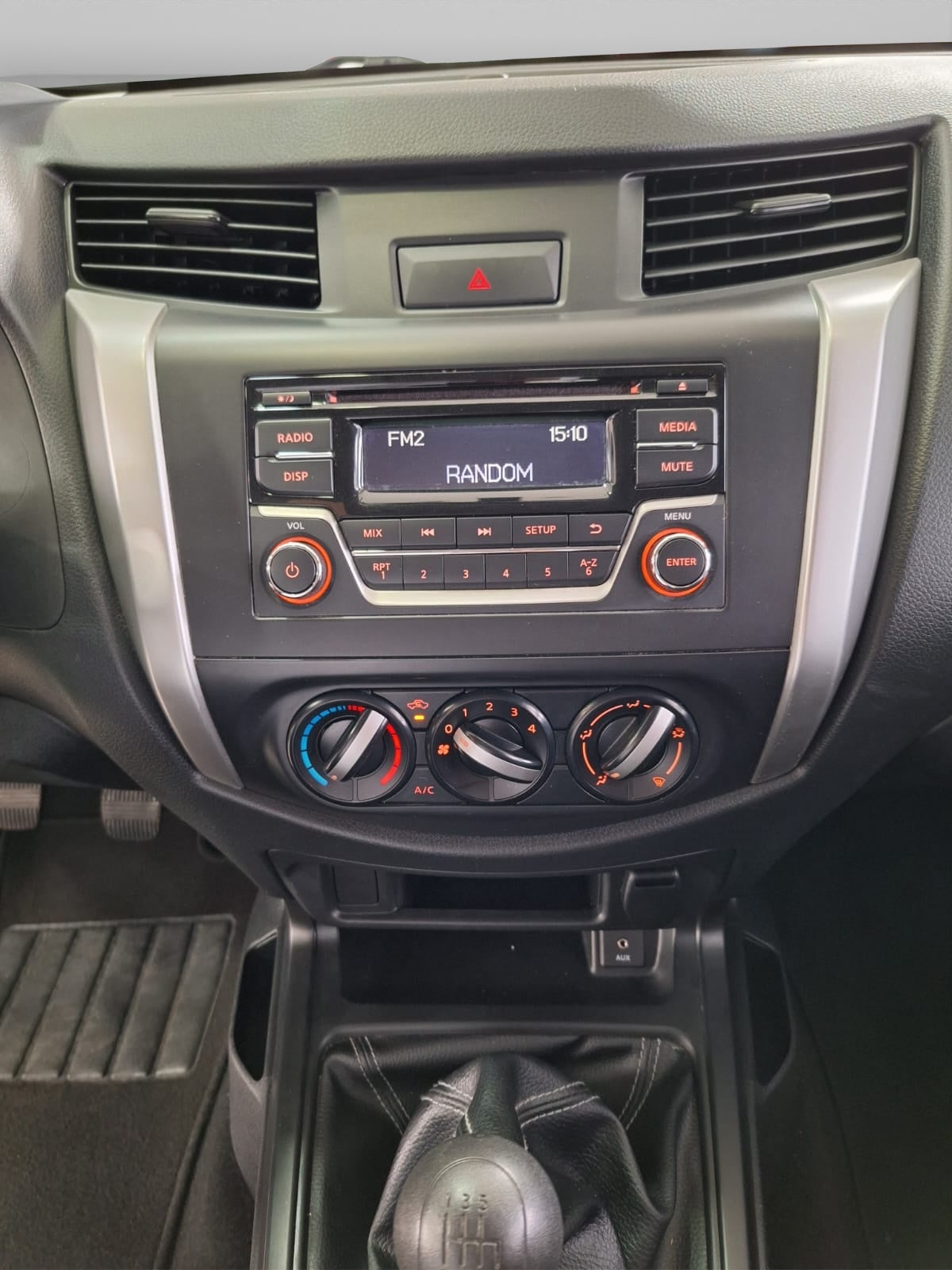 2020 Nissan NP300 2.4 Doble Cabina Se Aa Pack Seg Mt